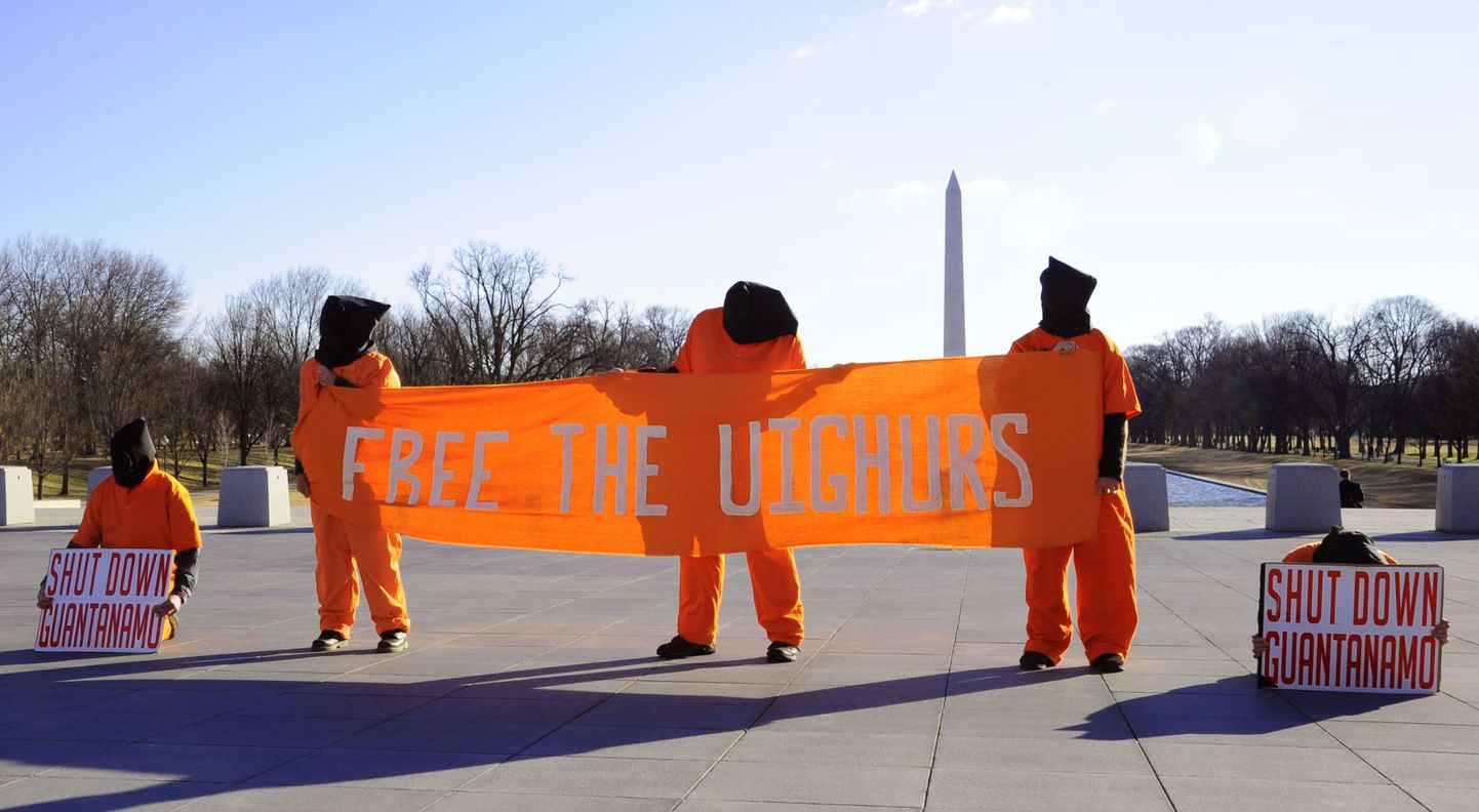 Акция протеста, призывающая освободить узников Гуантанамо.