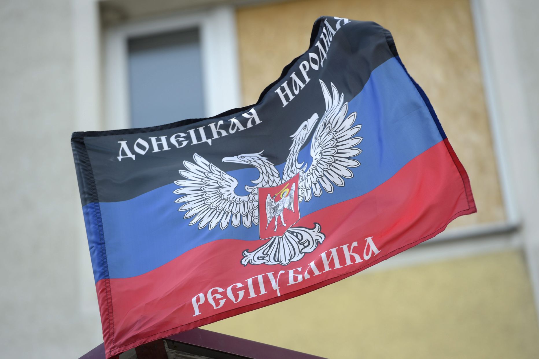 Флаг самопровозглашенной ДНР.