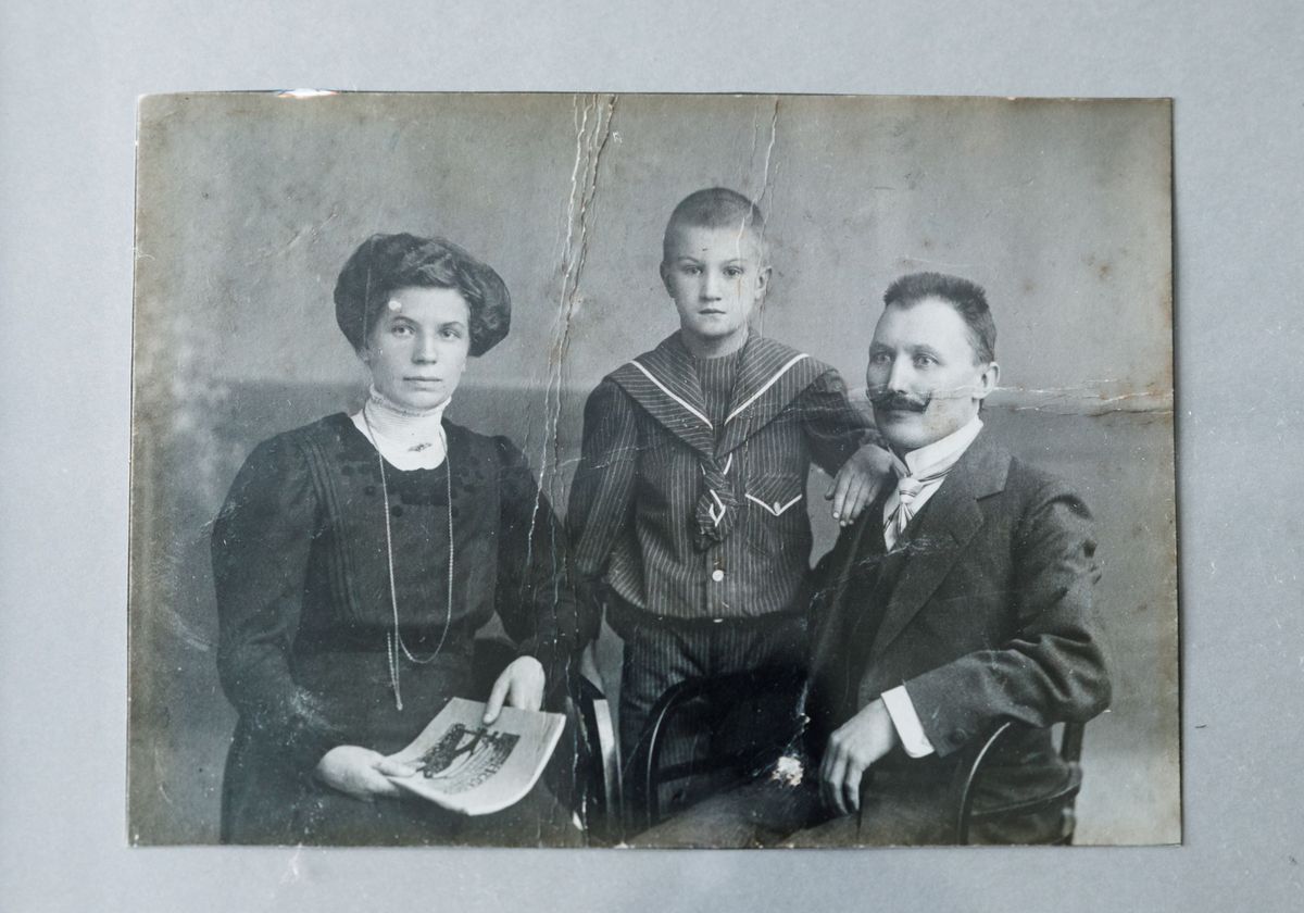 Aleksandrs Čaks ar vecākiem