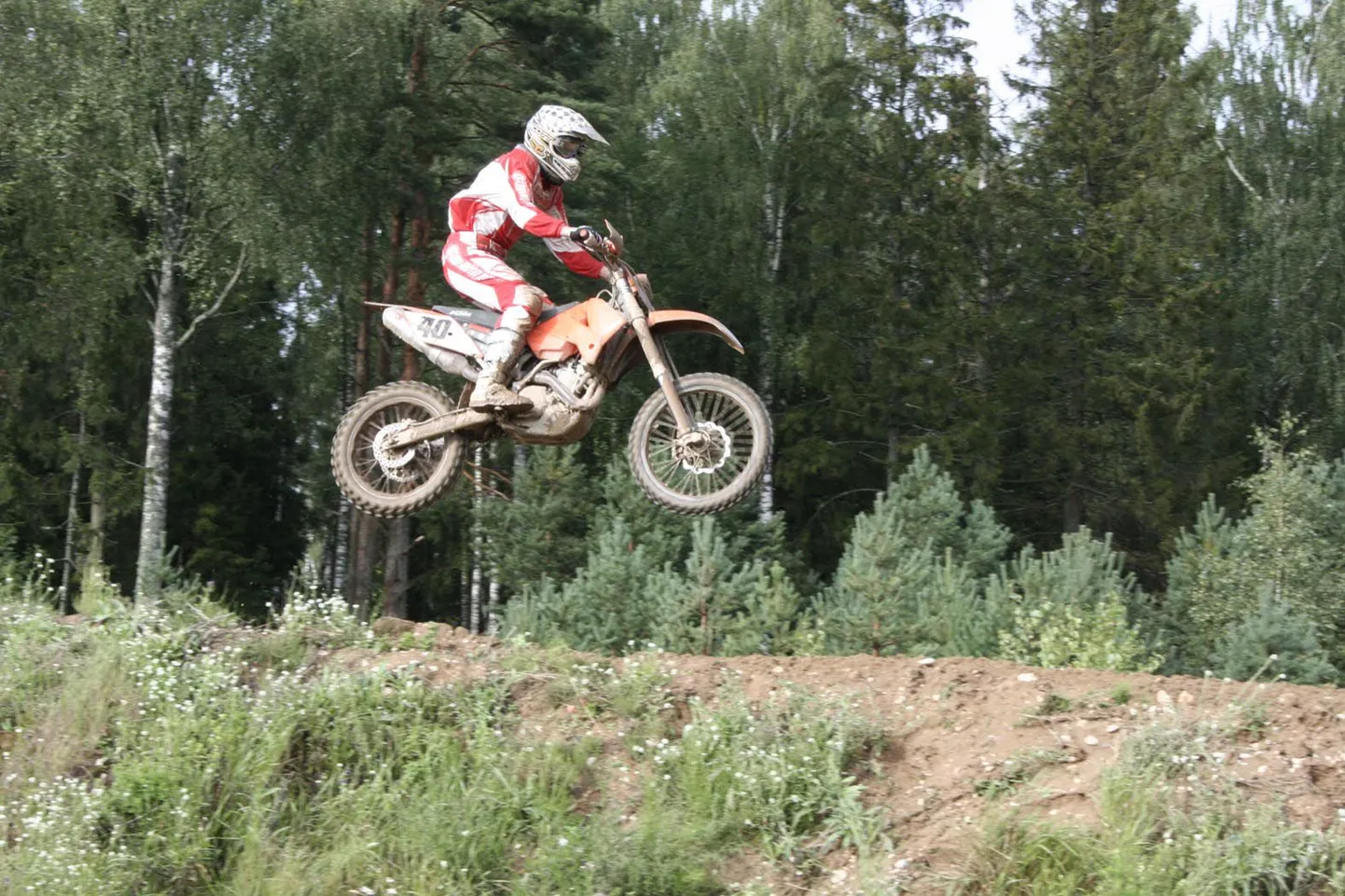 Roosna - Alliku motoklubi sõitja Marko Saar tuli pühapäeval Aniste karjääris olnud krossil MX1 A klassis neljandaks.
