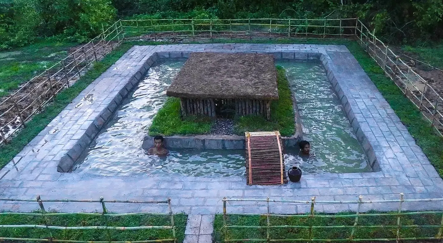 Kambodžalased näitavad oma videodes, kuidas väheste tööristade ja ressursside abil saab endale elamise ehitada