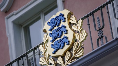 Kärbete keskel kerkis päevakorda riigikogu ja presidendi kantselei hoonete remondi küsimus