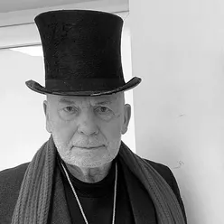 Киімнің астынан көрінетін сиськи видео