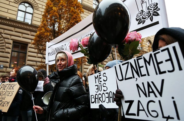 Protests pret mikrouzņēmumu nodokļa likvidēšanu pie Saeimas