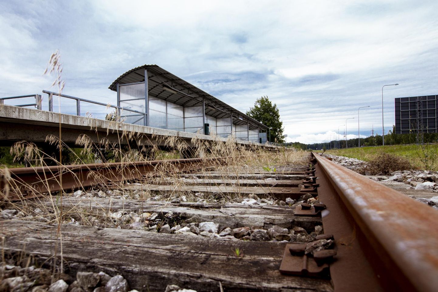 Pärnu–Raeküla raudteed ei ole enam kasutatud 2018. aasta lõpust, sest selle seisukord oli kehv.
