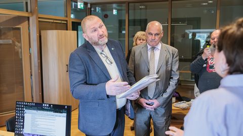 Narva volikogu enamus kaebas taas Stalnuhhini peale ministrile ja õiguskantslerile