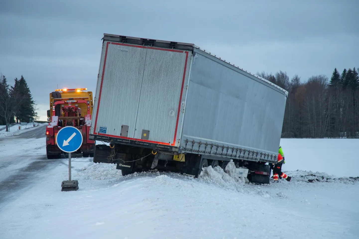 Veoauto sõitis teelt välja. Pilt on illustratiivne.