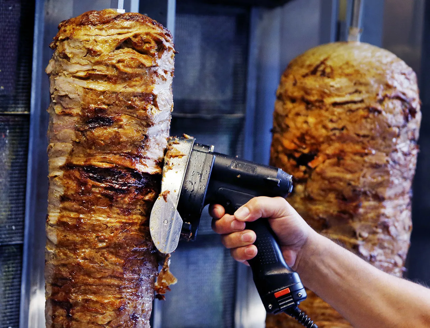 Döner-liha viilutamine.