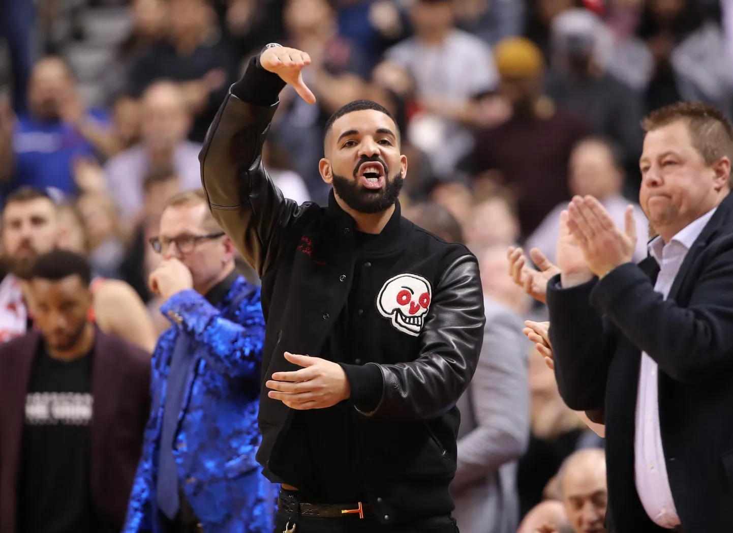 Suur korvpallifänn Drake 2018 Toronto Raptorsi ja Golden State Warriorsi mängul.