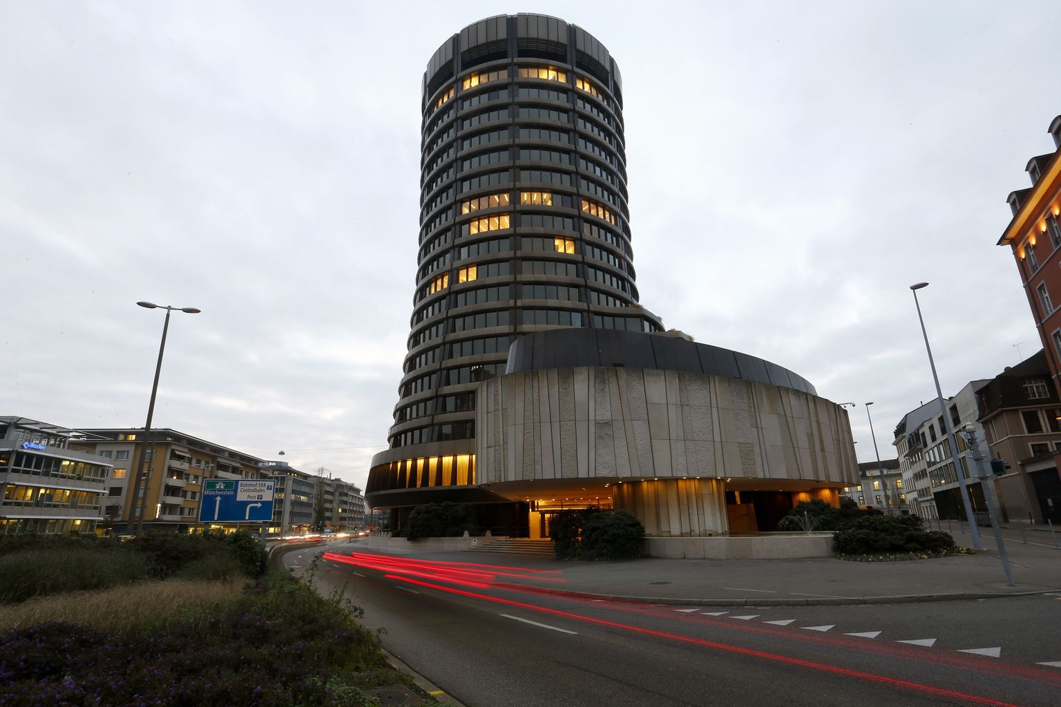 Baselis asuva Rahvusvahelise Arvelduspanga hoones peavad keskpankade juhid aeg-ajalt koosolekuid, mille jututeemad on kõige kiivamalt hoitud saladus.