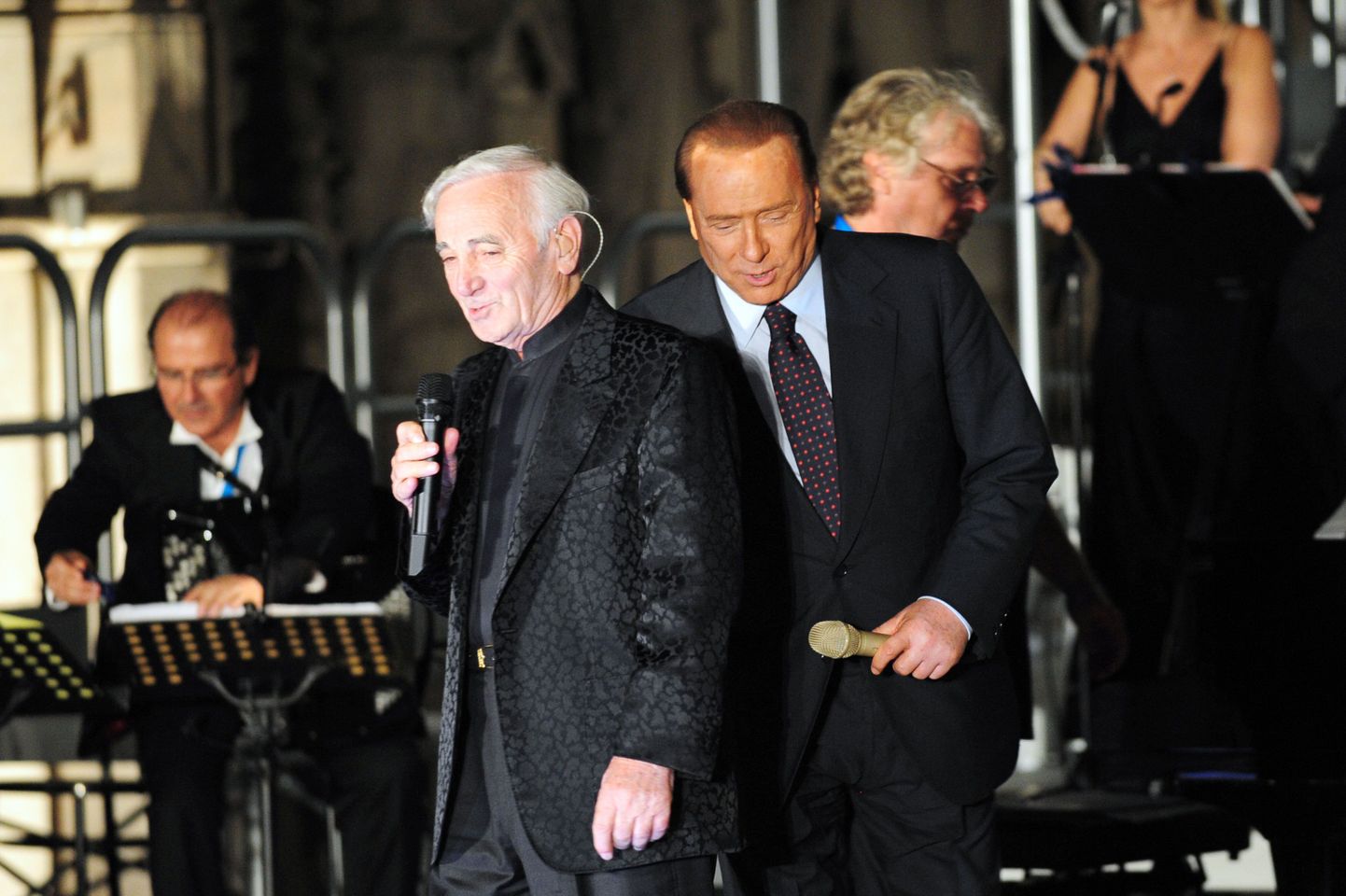 Aznavour ja Berlusconi.