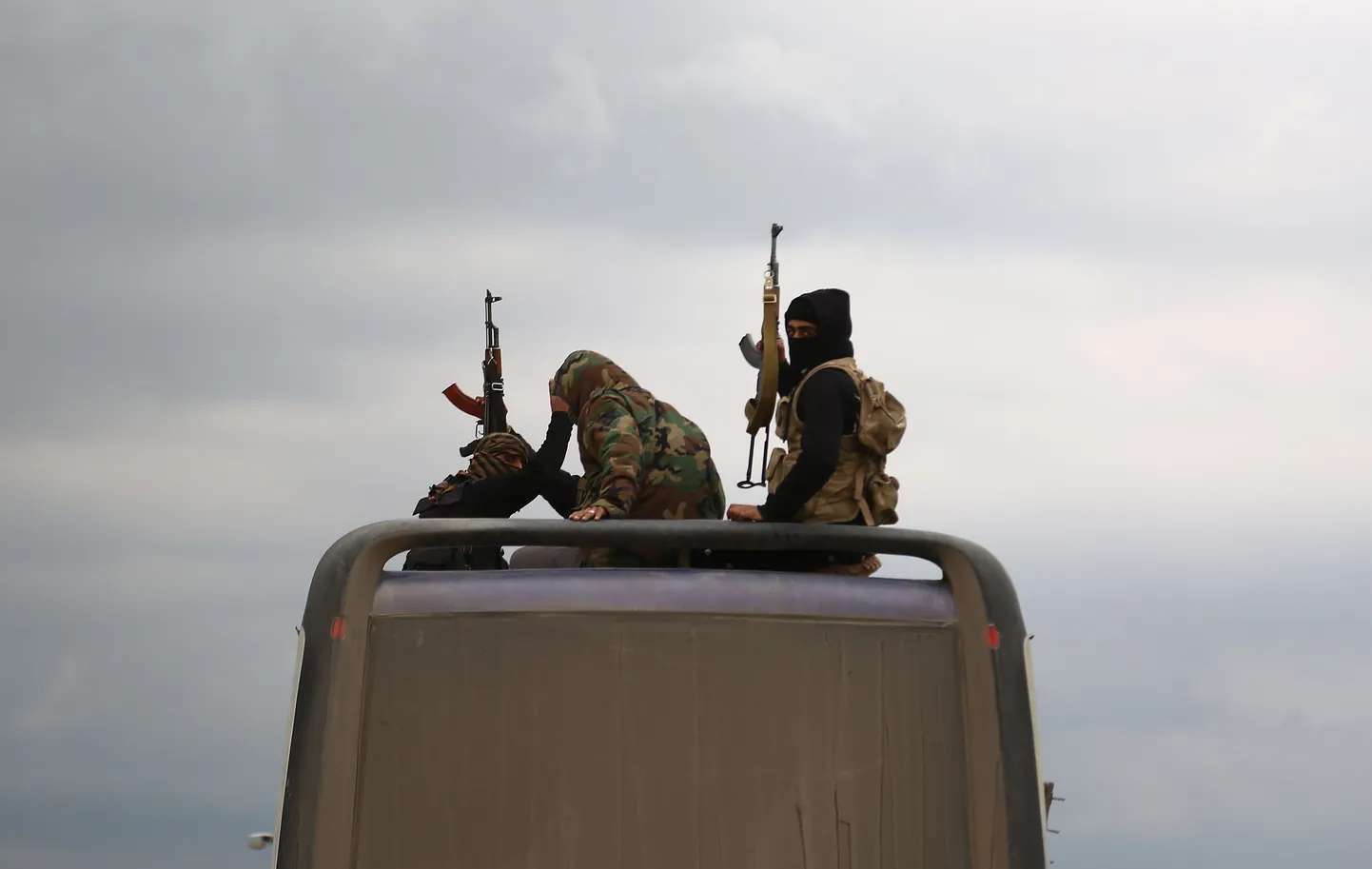 Jaish al-Islami võitlejad Doumast lahkumas.