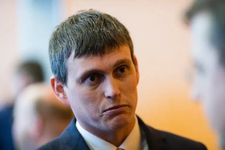 Sel kuul ametisse valitud Narva linnapea Aleksei Jevgrafov soovib ühe esimese asjana tõsta ametnike palku.