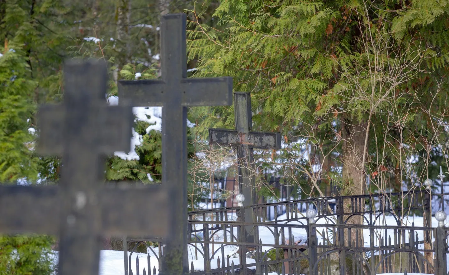 Juulist väljastavad matuste korraldamiseks vajaliku surmatõendi kohalike omavalitsuste asemel tervishoiuteenuse osutajad.