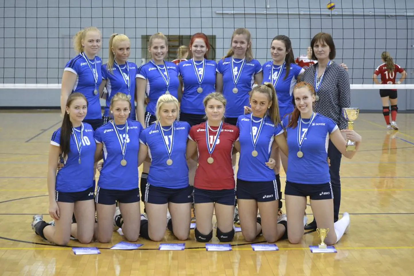 Viljandi spordikooli U-20 vanuseklassi võrkpallinaiskond lõpetas tasavägiselt kulgenud Eesti meistrivõistluste finaalturniiri tubli teise kohaga.