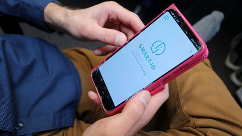 Kelmid said inimestelt kätte tuhandeid eurosid