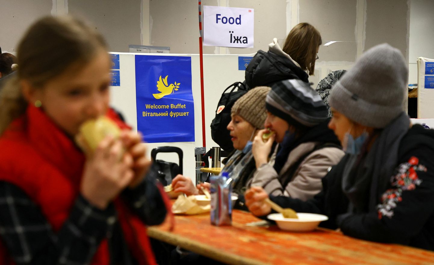 Ukraina põgenikele toidu jagamine Saksamaal Berliinis. Pilt on illustreeriv