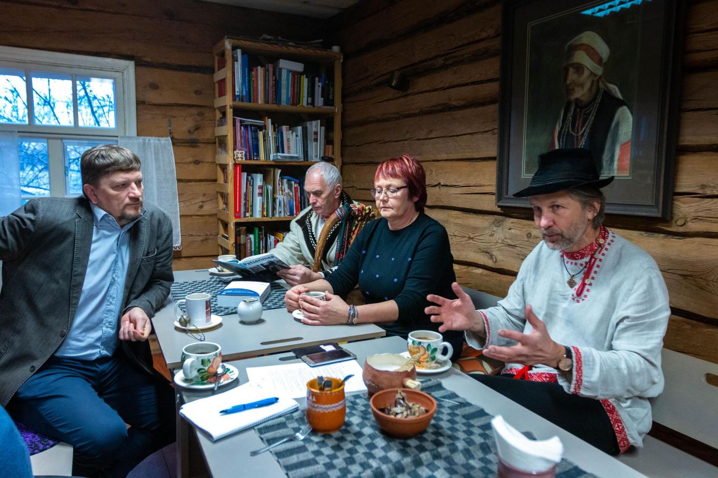 Seto asja ajajad Rein Järvelill (vasakult), Aare Hõrn, Viivika Kooser ja Margus Timmo eelmisel nädalal Obinitsa seltsimajas peetud vestlusringis.