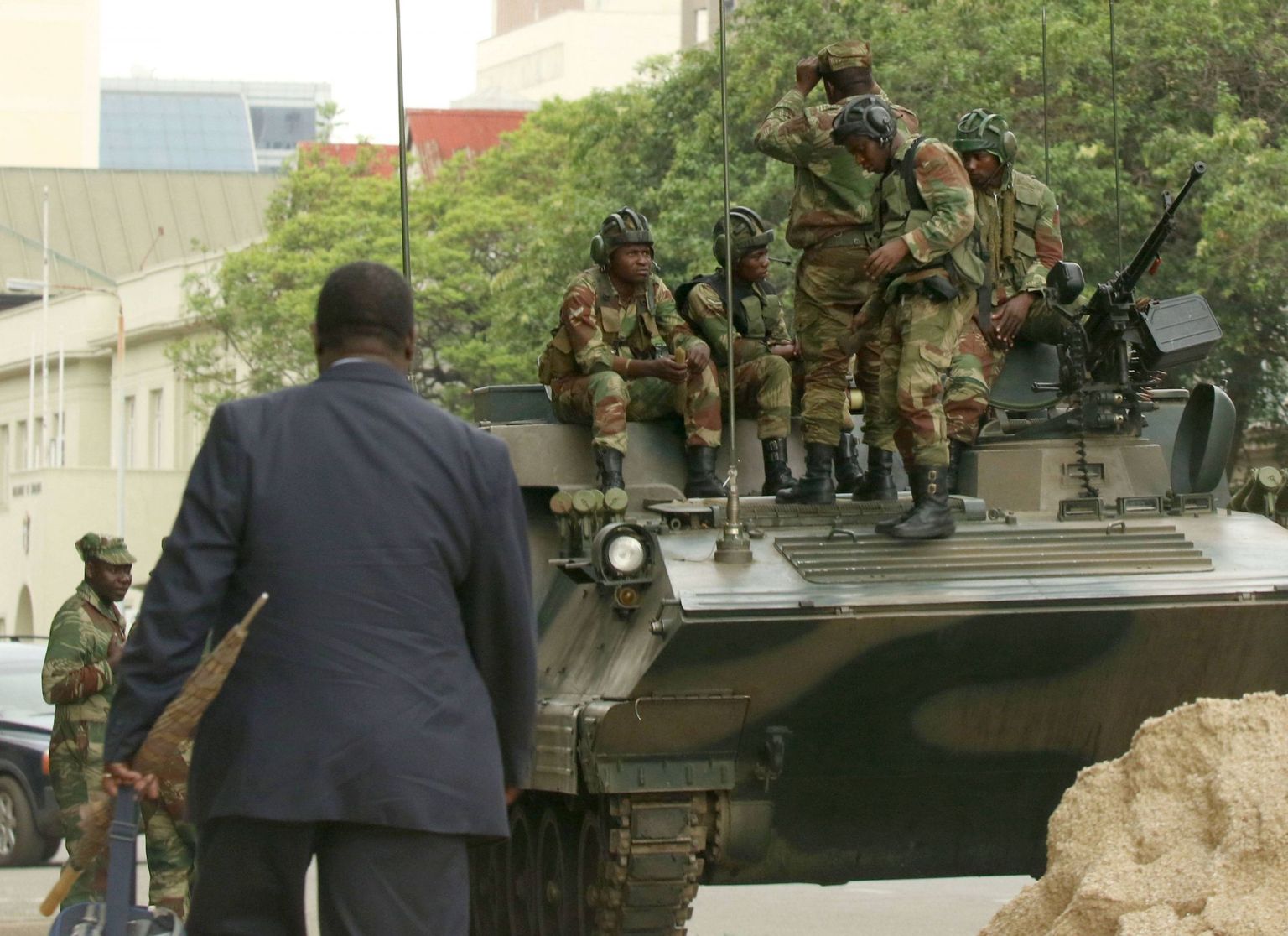 Sõdurid Harare kesklinnas.
