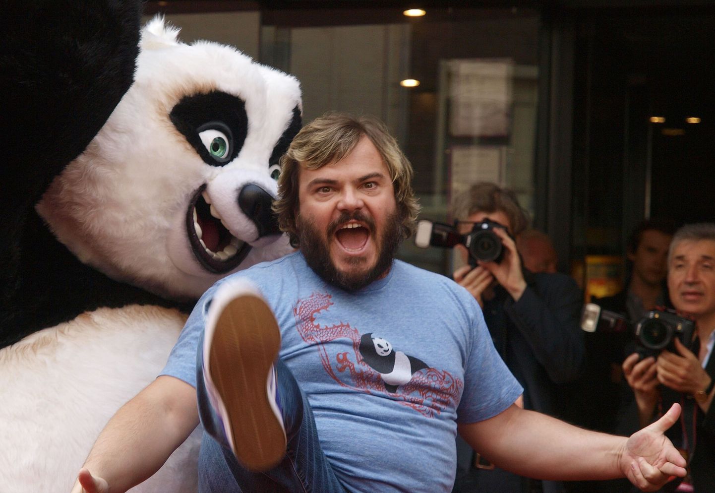 Koomik Jack Black demonstreeris Londonis filmi «Kung fu panda» esilinastusel oma võitluskunstialaseid oskusi