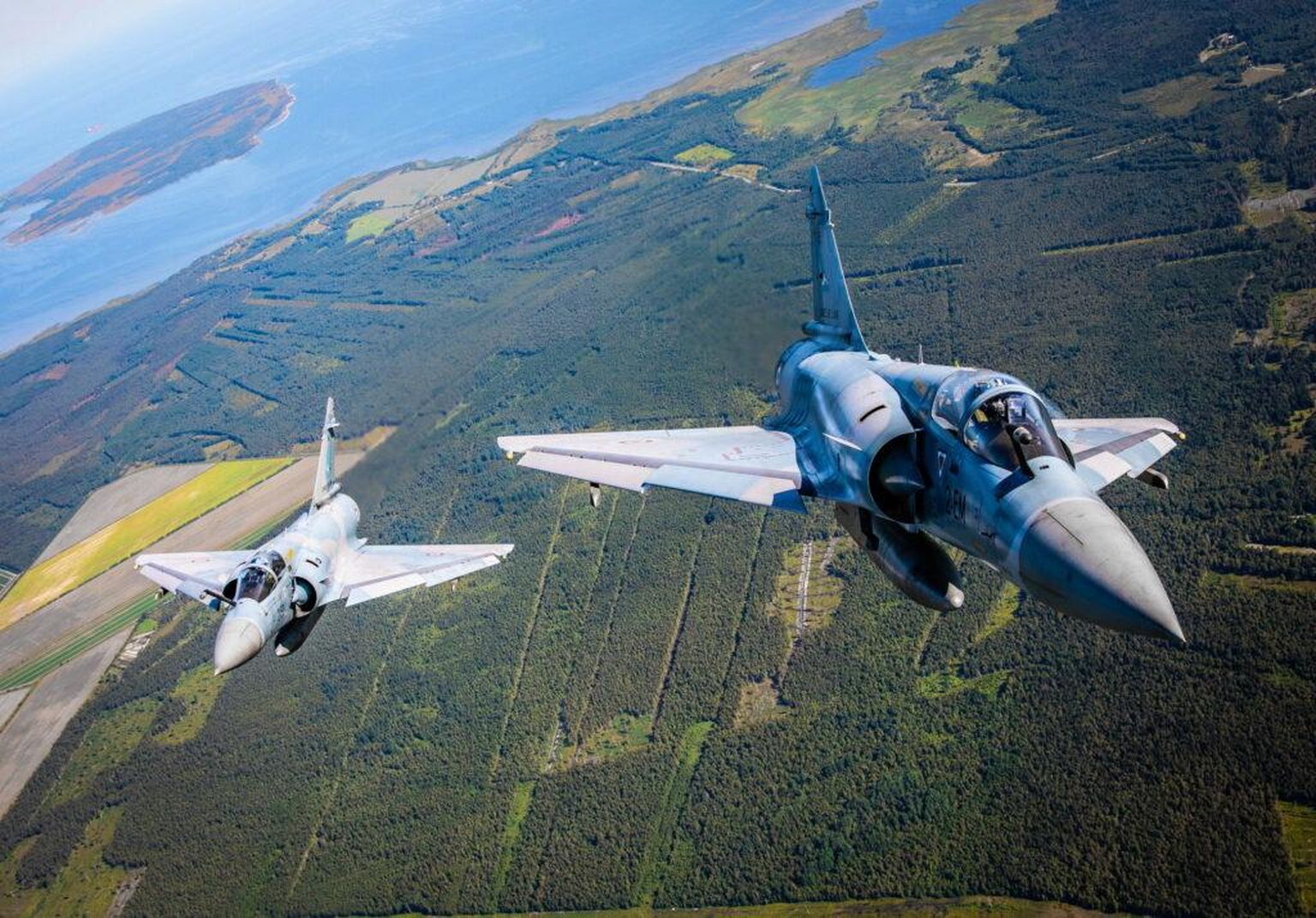 Prantsusmaa hävituslennukid Mirage 2000-5 teevad Eesti kohal harjutuslende.