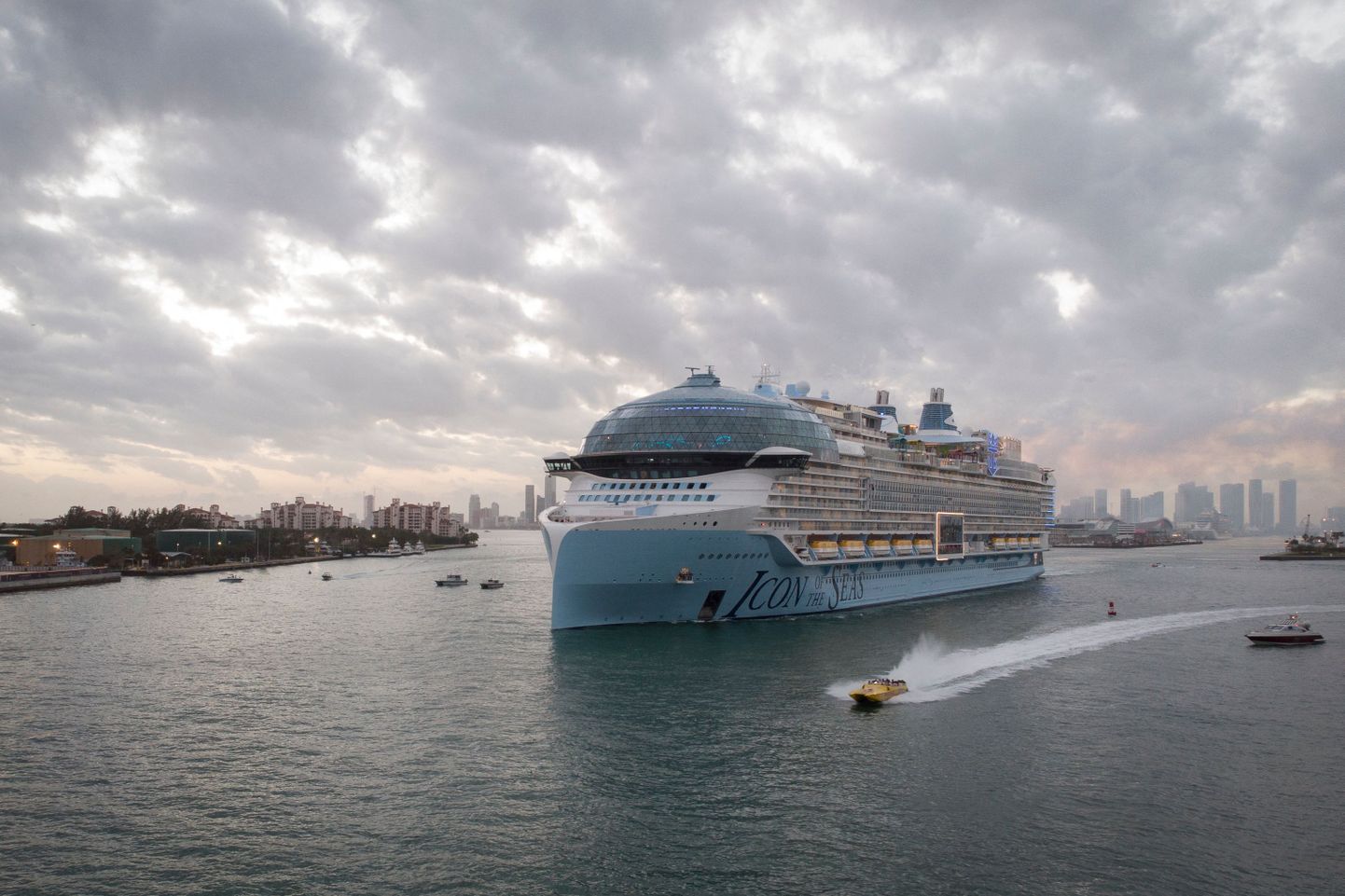 Maailma suurim kruiisilaev, Royal Carribeani «Icon of the Seas» alustamas Miamist oma esmareisi.