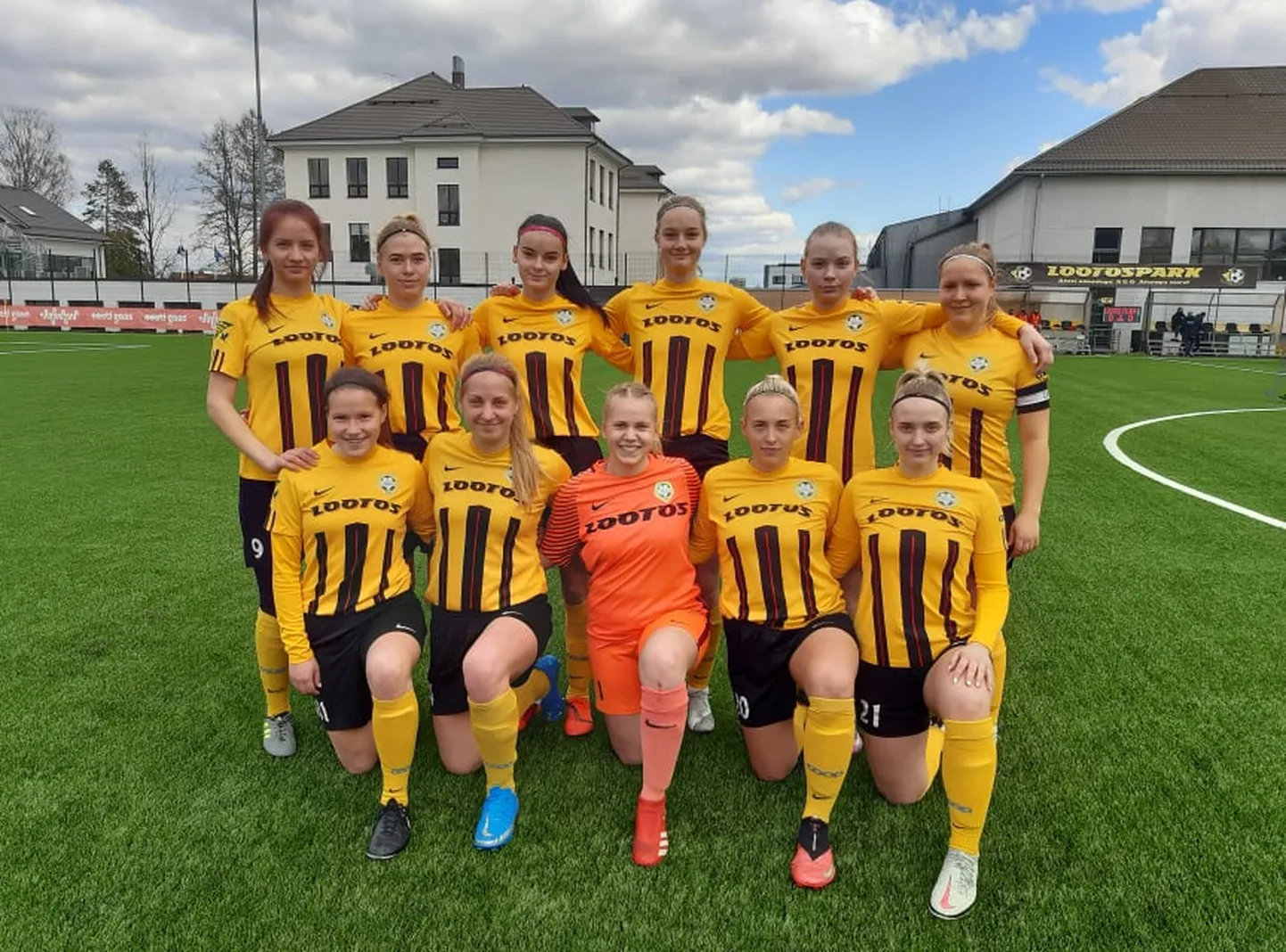 Jalgpalliklubi FC Lootose naiskond viigistas FC Floraga.