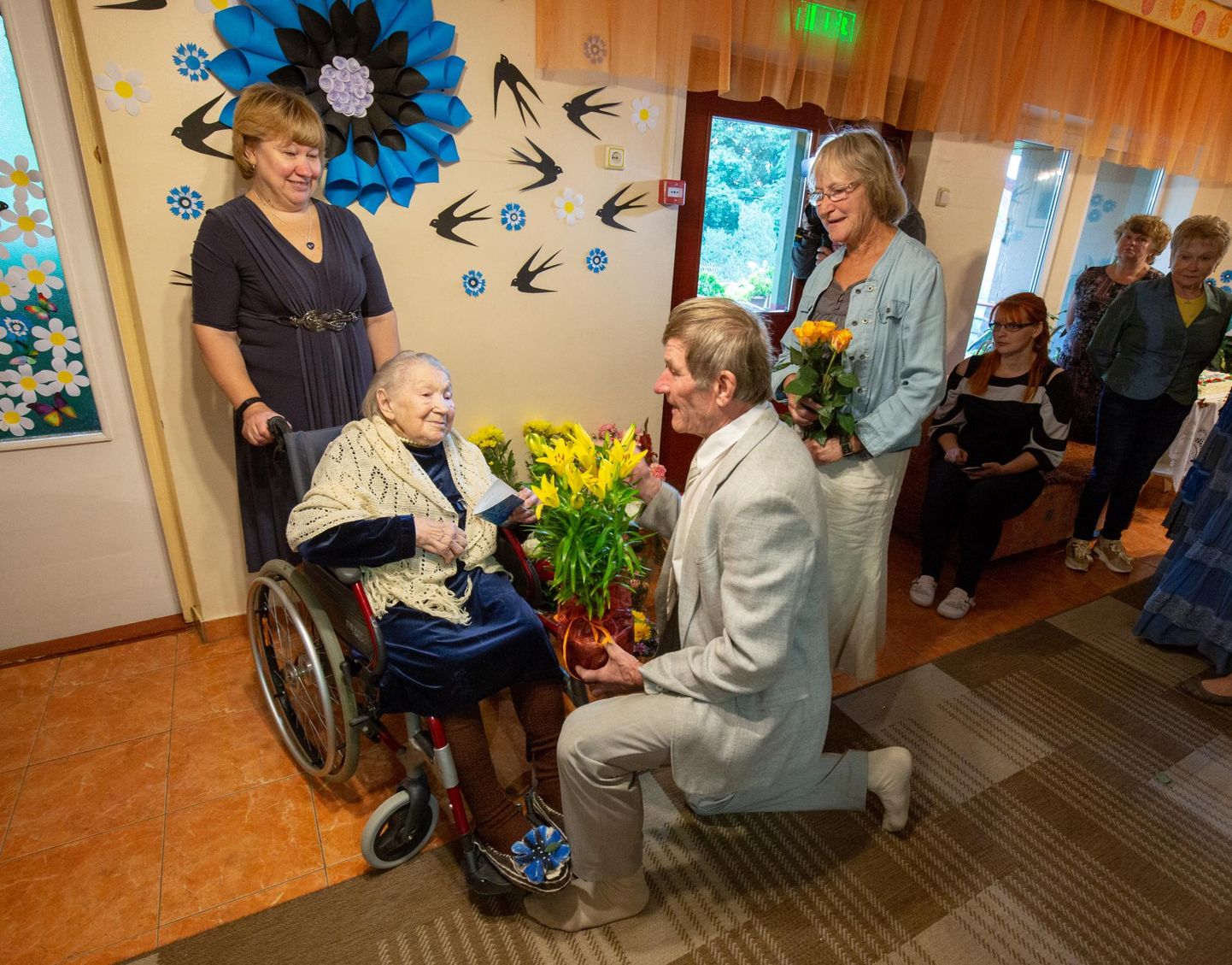 Selma Raljat oli 103. sünnipäeva puhul õnnitlema tulnud palju sõpru ja tuttavaid. Oma 103 eluaastaga kuulub sünnipäevalaps nende 139 inimese sekka, kes on Eestis 100-aastased ja vanemad.