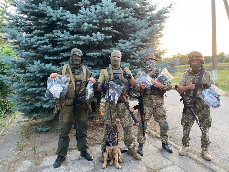 Для украинских солдат укомплектовали и доставили на место 28000 тактических комплектов первой помощи.