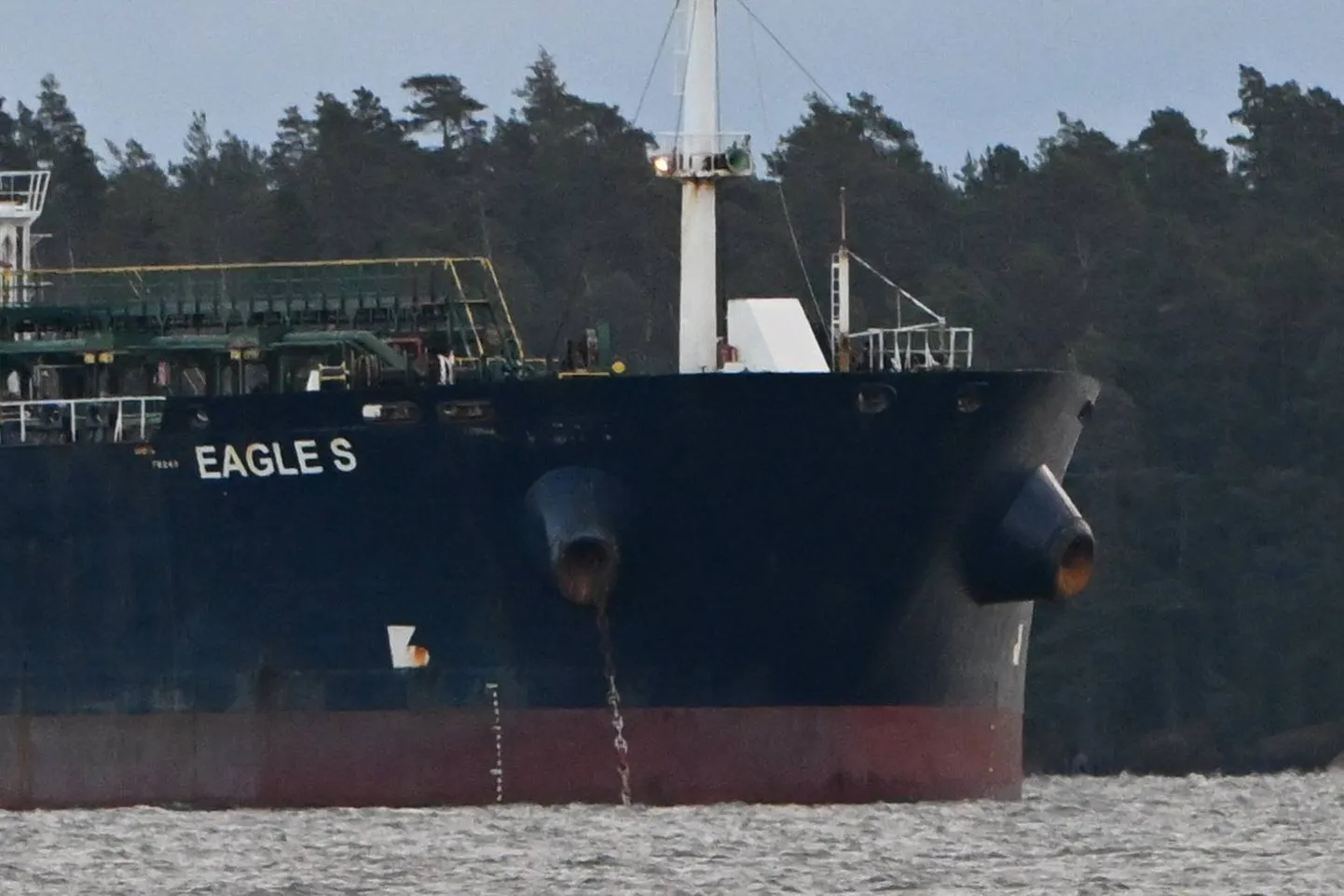 Cooki saartel registreeritud tanker Eagle S, mida kahtlustatakse Soome-Eesti elektriühenduse Estlink 2 lõhkumises Kilpilahti sadama lähistel  30. detsembril 2024. aastal.