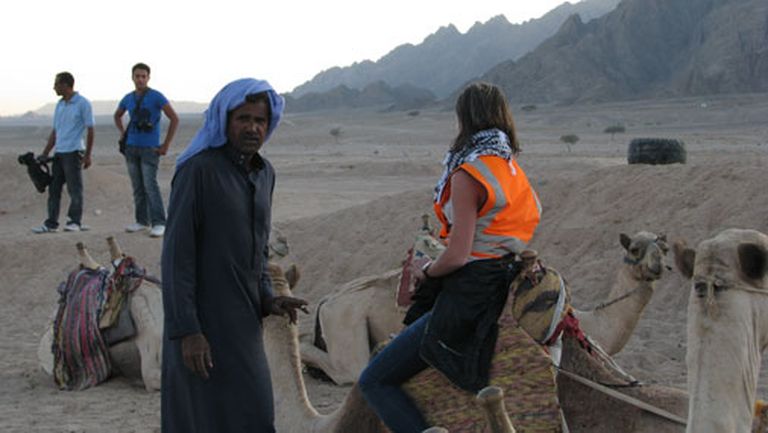 Vēl viena tuksneša izklaide - jāšana kamieļa mugurā. Beduīni pēc tam mēdz prasīt pāris dolārus... 