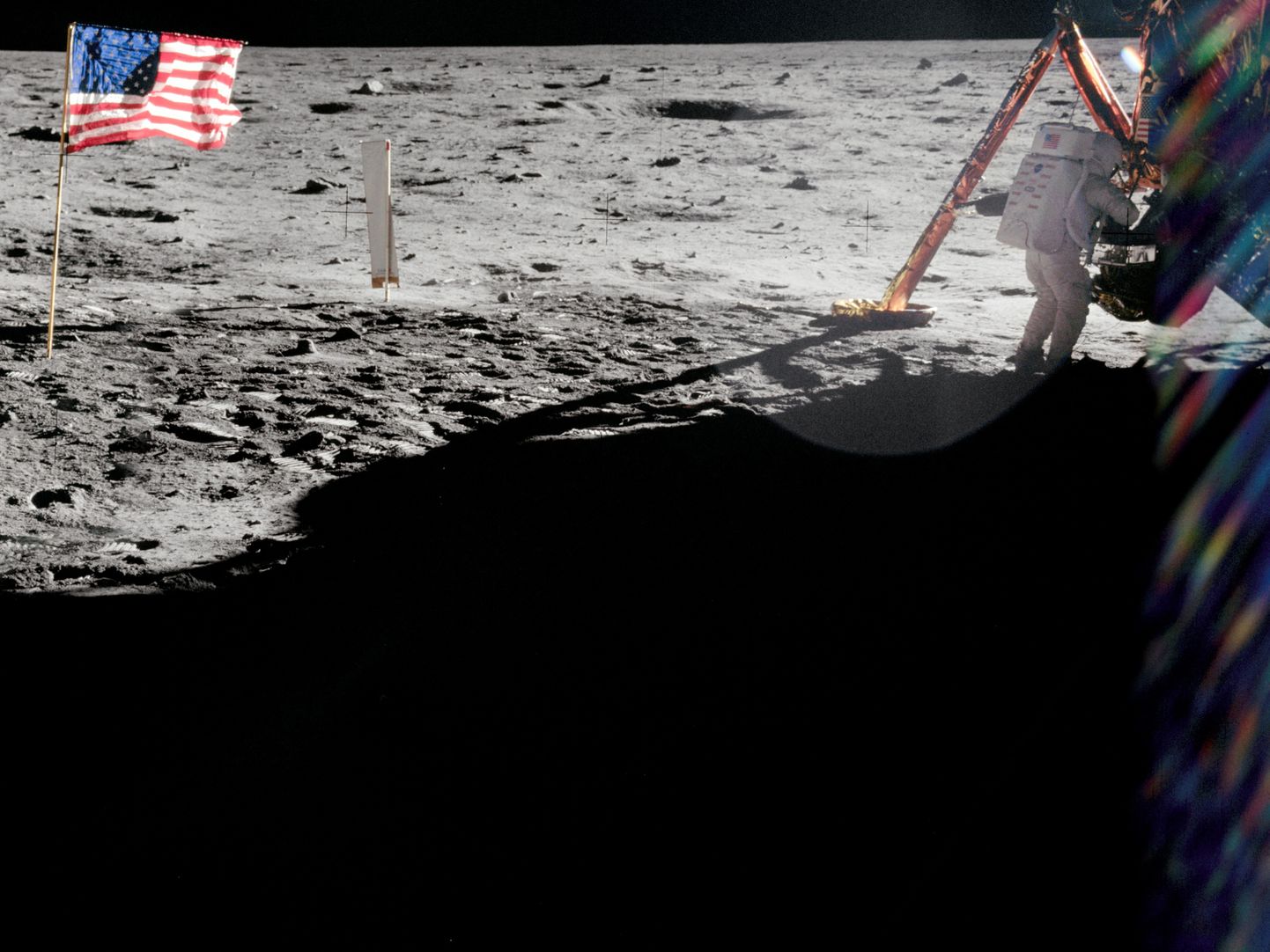 Nīls Ārmstrongs uz Mēness.