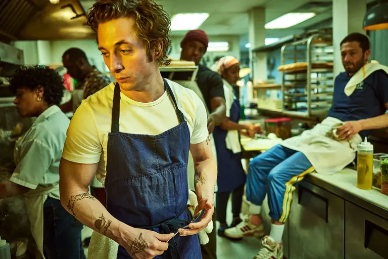 Seriaal «The Bear» paiskab vaatajad Chicago võileivarestorani köögipoolele. Kuldgloobuse sai peaosatäitja Jeremy Allen White.