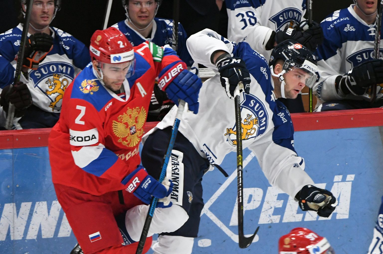 Soome jäähokikoondise mängija Teemu Hartikainen (paremal) aktsioonis Venemaa vastu 2019. aastal.