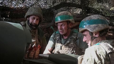 Ukrainas armija piektdien nogalinājusi vai ievainojusi 1150 krievu iebrucējus