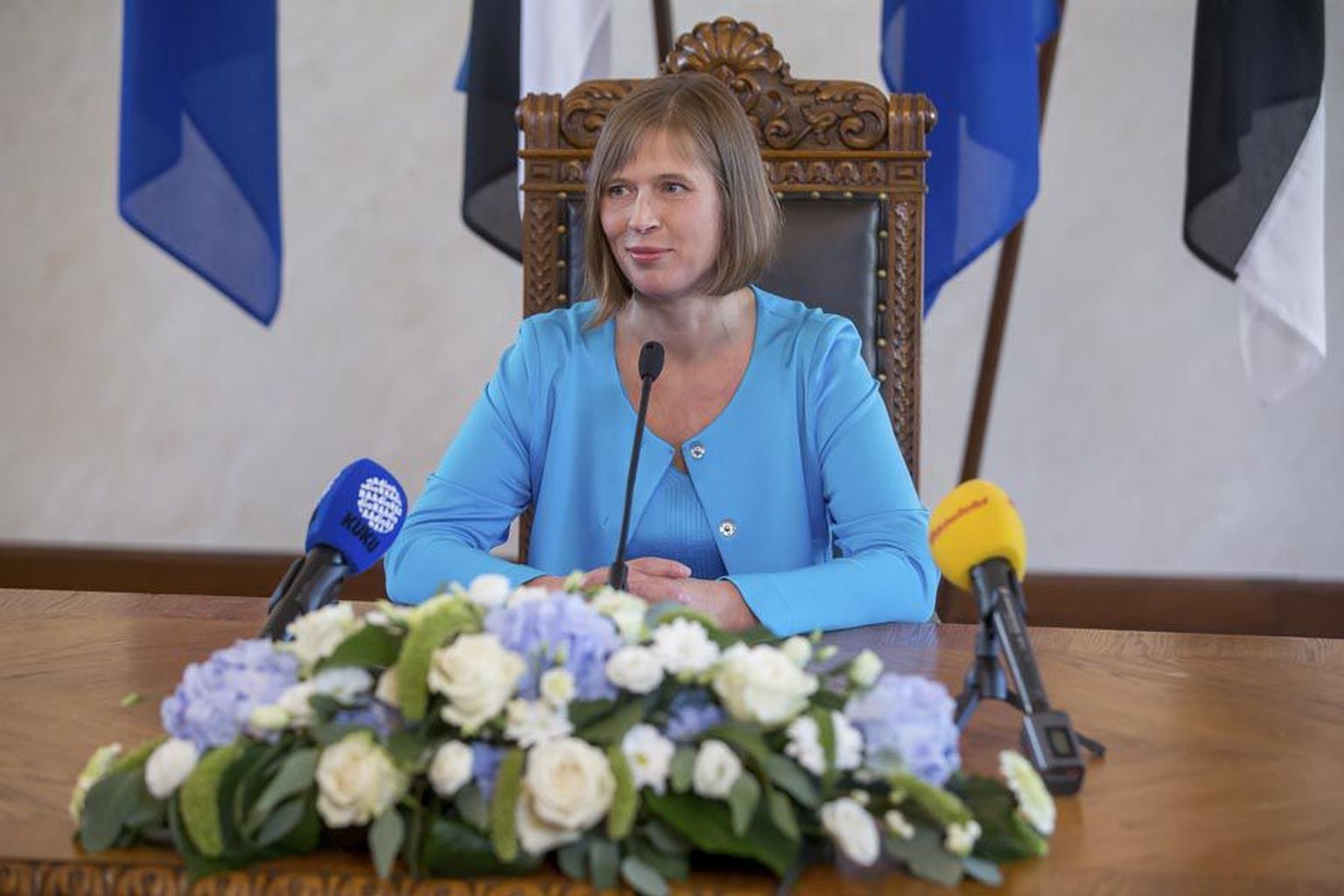 Kersti Kaljulaid andis eile pärast valimist Toompea lossi valges saalis pressikonverentsi. Presidendi ametiraha pannakse talle kaela järgmisel nädalal.