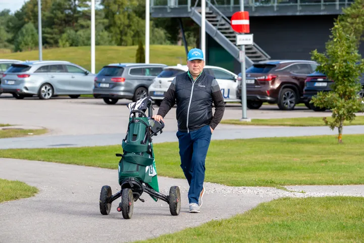 Kuressaare golfiväljakul mängivad põhiliselt mandrimehed ja soomlased