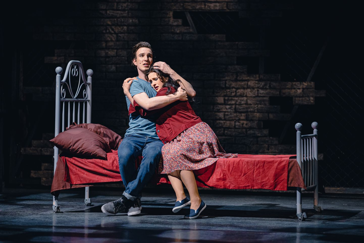 TUNDED: Heldur Harry Põlda (Tony) ja Hanna-Liina Võsa (Maria) lavastuses “West Side Story”.