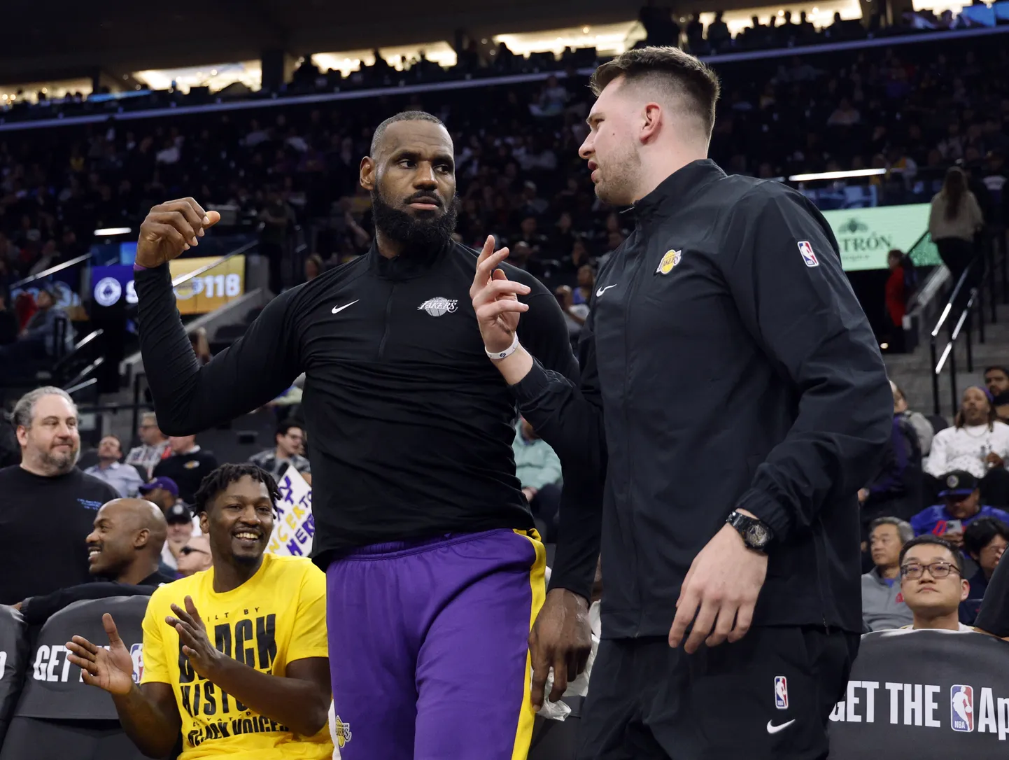 NBA zvaigznes Lebrons Džeimss un Luka Dončičs