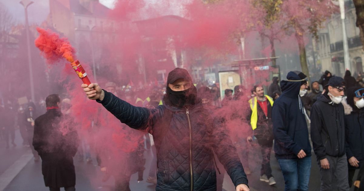 Galerii: Prantsuse pensioniprotestid ei näita vaibumise märke