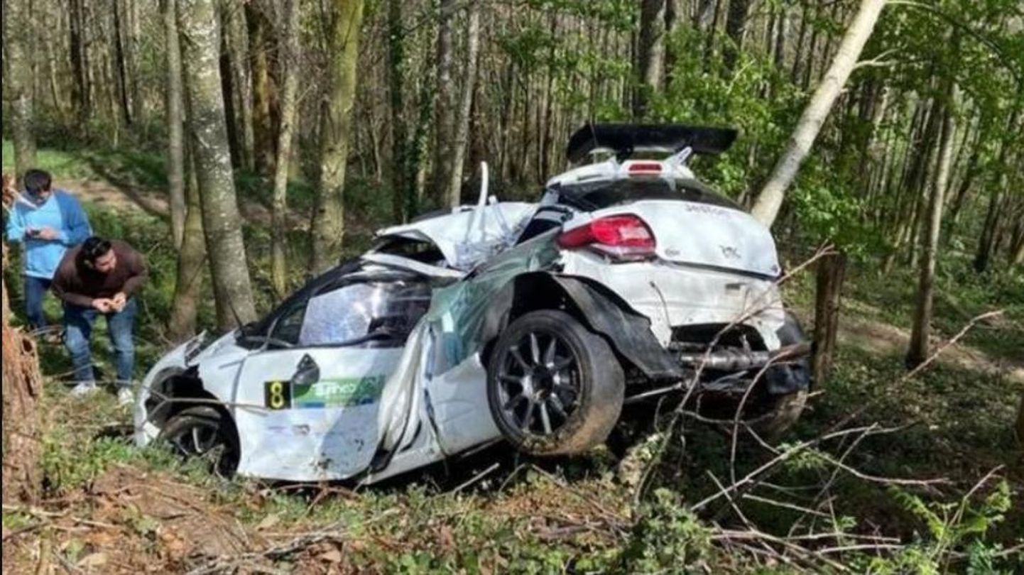 Трагическая авария на ралли Villa de Tineo в Испании, где погибли гонщик Хулио Сезар Кастрильо и шутрман Франсиско Хавьер Альварес.