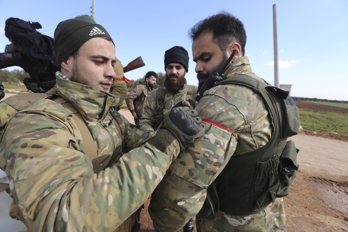 Турецкие солдаты готовятся к военной операции.