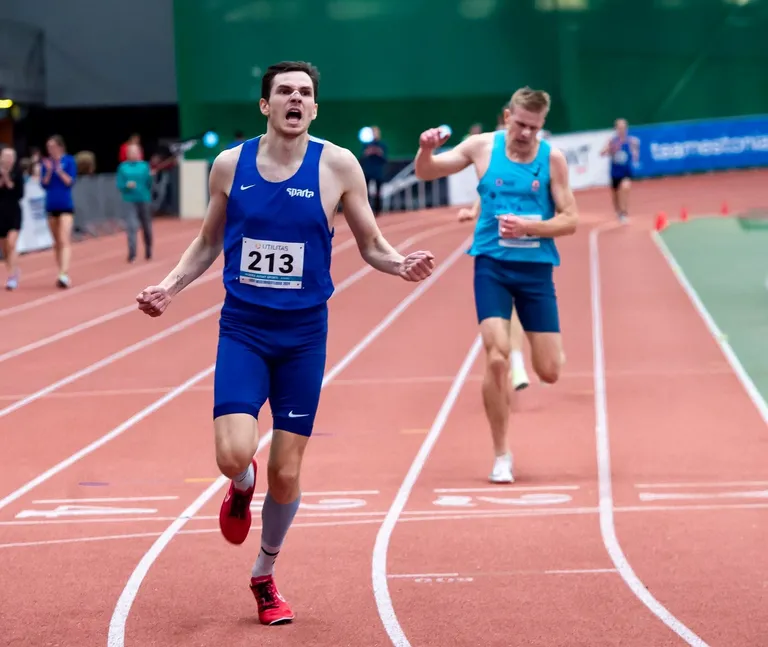 Deniss Šalkauskas võitmas tänavustel Eesti sisemeistrivõistlustel 3000 meetri jooksu.