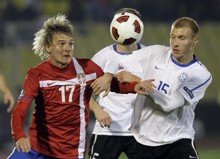 Hooaeg 2010-11 algas Klavani jaoks märgatavalt paremini – AZis jagus mänguaega ning sealt saadud enesekindlusega panustas ta oluliselt Eesti koondise imelisse valiksarja, mille esimene supertulemus oli 3:1 võit Serbia üle Belgradis 2010. aasta 8. oktoobril. Fotol käib võitlus Milos Krasiciga.