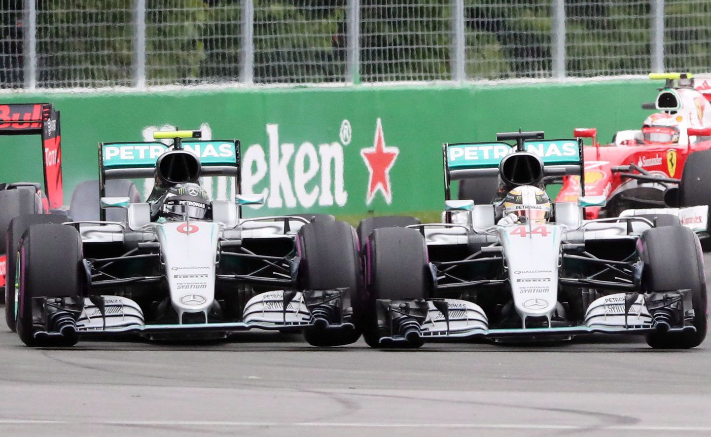 Nico Rosberg (6) ja Lewis Hamilton (44) Kanada etapil