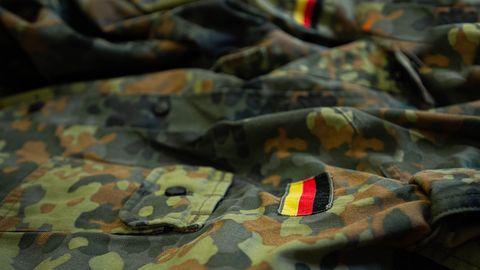 Vācija apsver atgriezties pie obligātās karaklausības