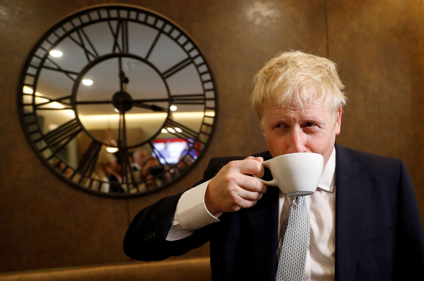 Konservatiivse Partei juhi kandidaat Boris Johnson Oxshotti teepoes.