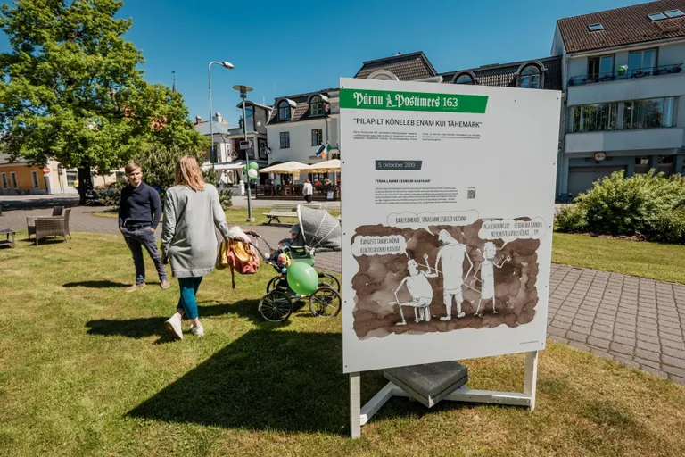 Pärnu Postimehe toimetus asetas 163. sünnipäeva tähistamiseks Rüütli tänaval toimetuse akende all seisva papa Jannseni skulptuurile pähe lillepärja, tegi kirjamehe juures ühisfoto ja avas Lastepargis kunstnik Andres G. Adamsoni pilapiltide näituse.