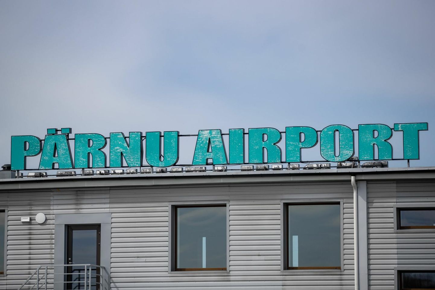 Pärnu lennujaam pole suutnud tuua õhuvärava kaudu suvepealinna nii palju reisijaid, kui selle rekonstrueerimise eel prognoositi.