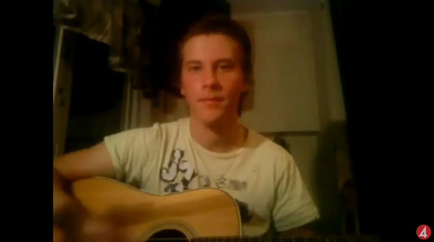 Kuvatõmmis videost: 17-aastane Victor Crone esitab lugu «Sweet Child O' Mine».